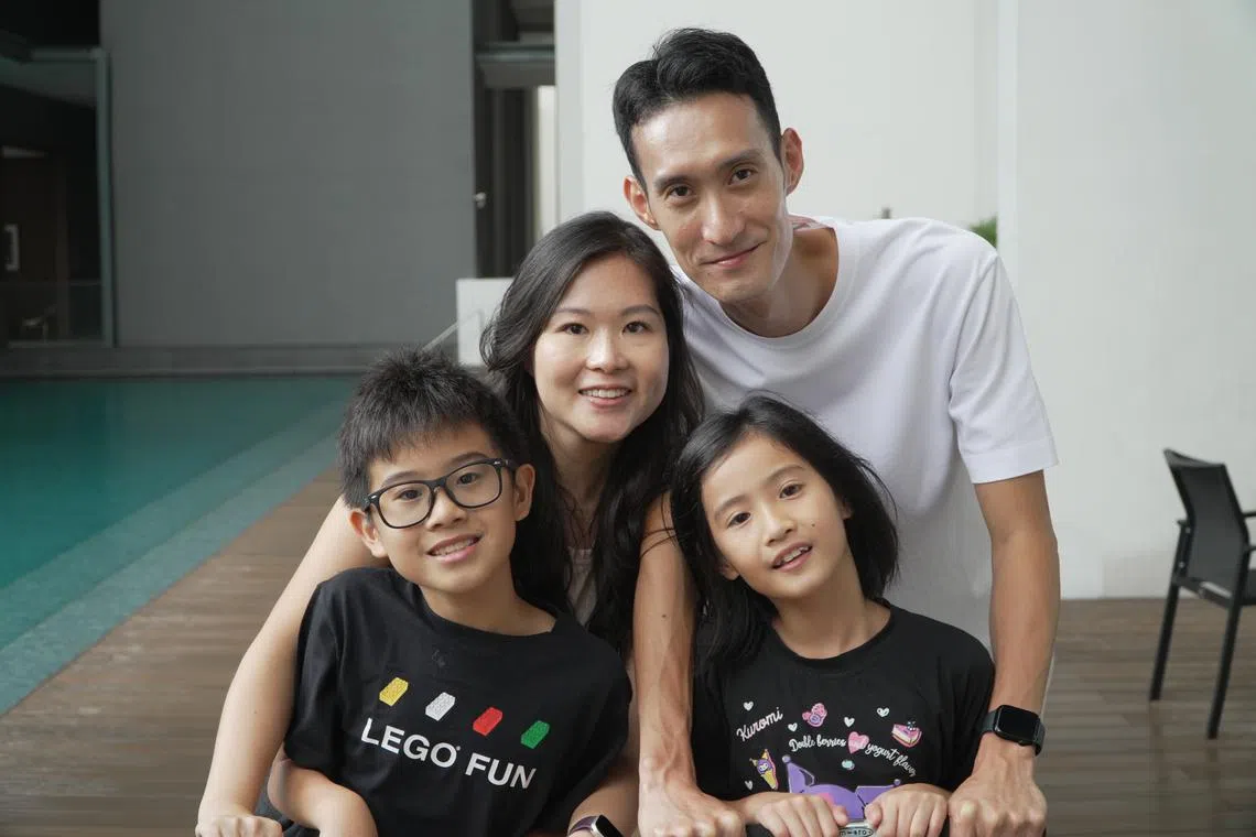 早婚的两人现在算是“苦尽甘来”，依然能享受二人世界且能与孩子打成一片。（林国明摄）