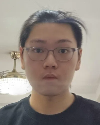 詹富茗认为睡眠应适当地为个人生活让步，但表示睡眠不足会严重影响专注力，熬夜除了导致皮肤变差和黑眼圈外，他也经常失眠。（受访者提供）