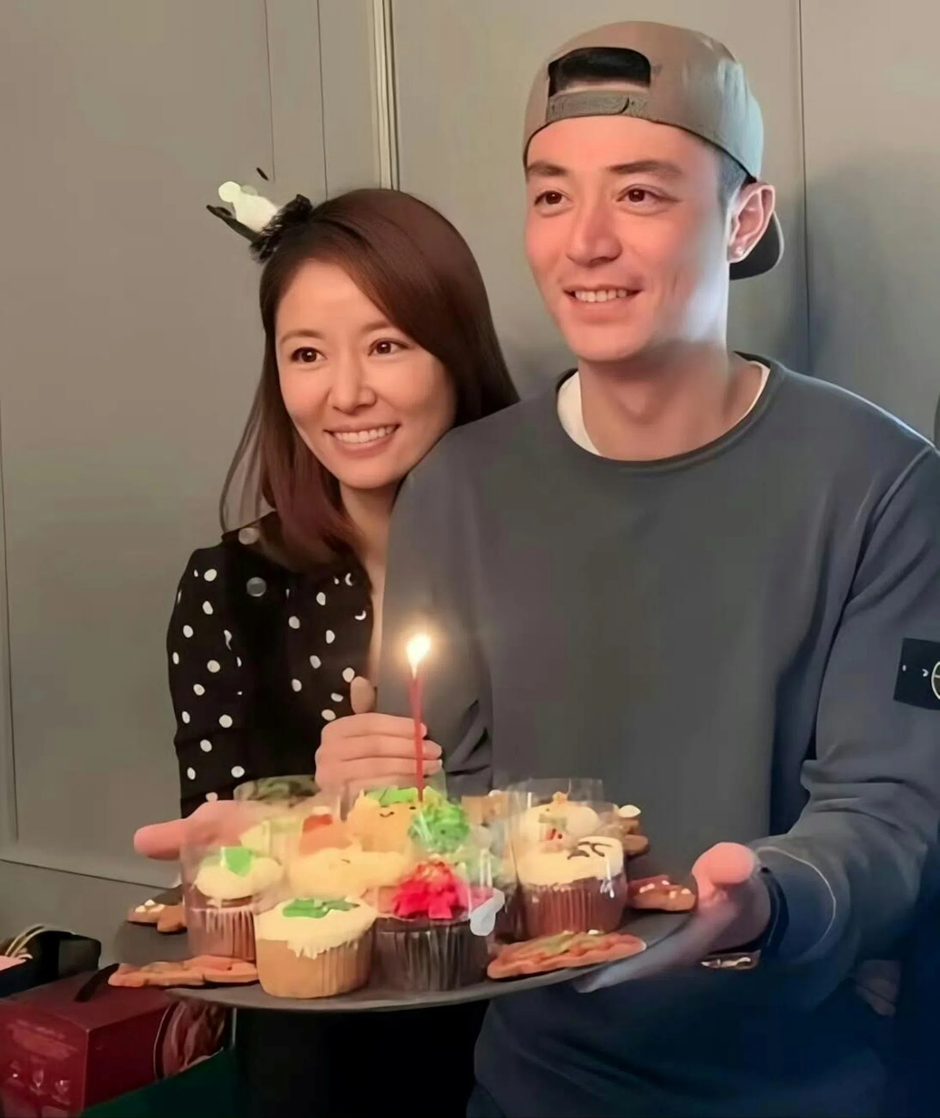 林心如（左）和霍建华结婚10周年。（互联网）