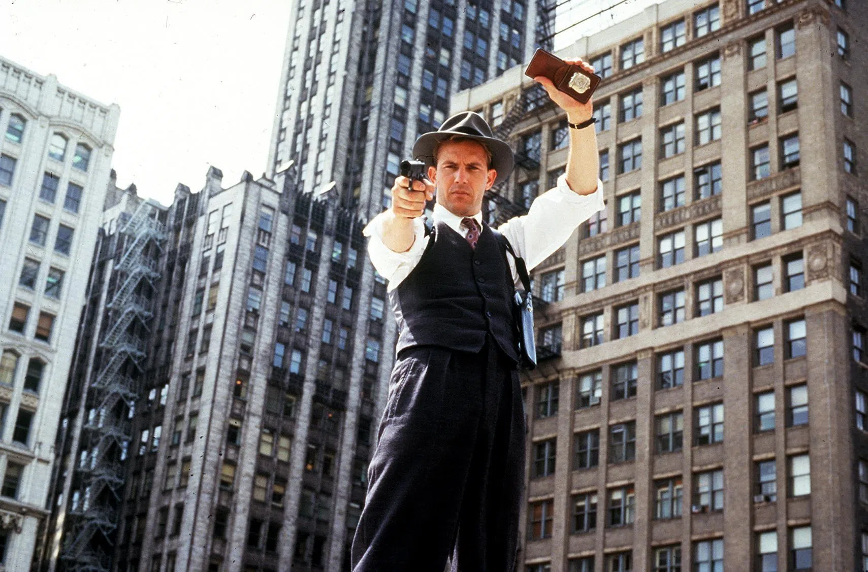 Kevin Costner（凯文科斯纳）主演的《铁面无私》是北美1987年第六最卖座电影。（HBO提供）