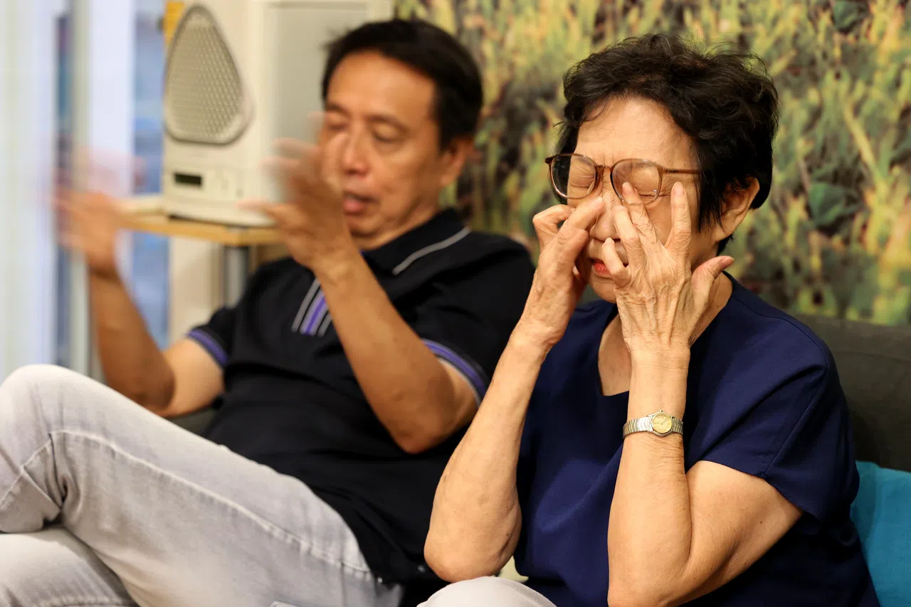 时隔多年，忆起当年在民歌餐厅后巷得知蔡忆仁即将关闭餐厅的决定，胡芸莲老师依然不禁落泪。（龙国雄摄）