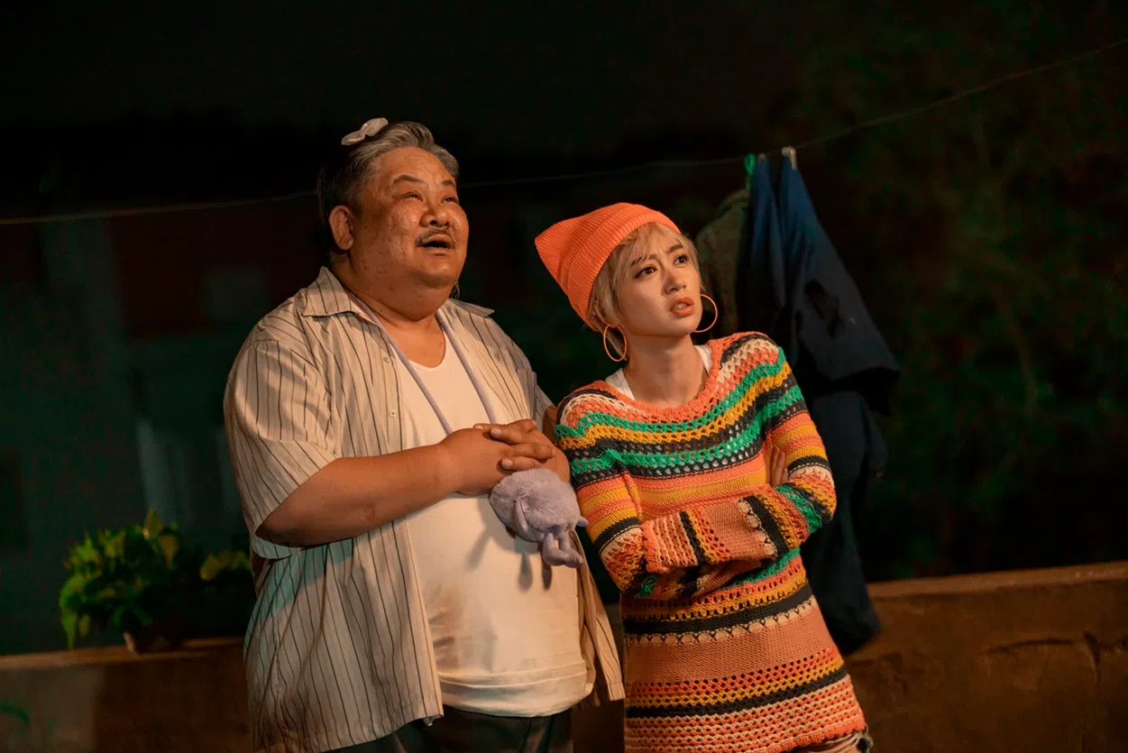 林雪（左）和陈昊明在《窈窕老爹》中灵魂互换。（星和视界提供）