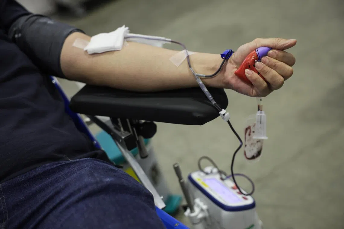 捐血是不是还跟多年前一段电视宣传广告的标语所说的那样，仍被视为“义不容辞”的公益行为？（海峡时报）