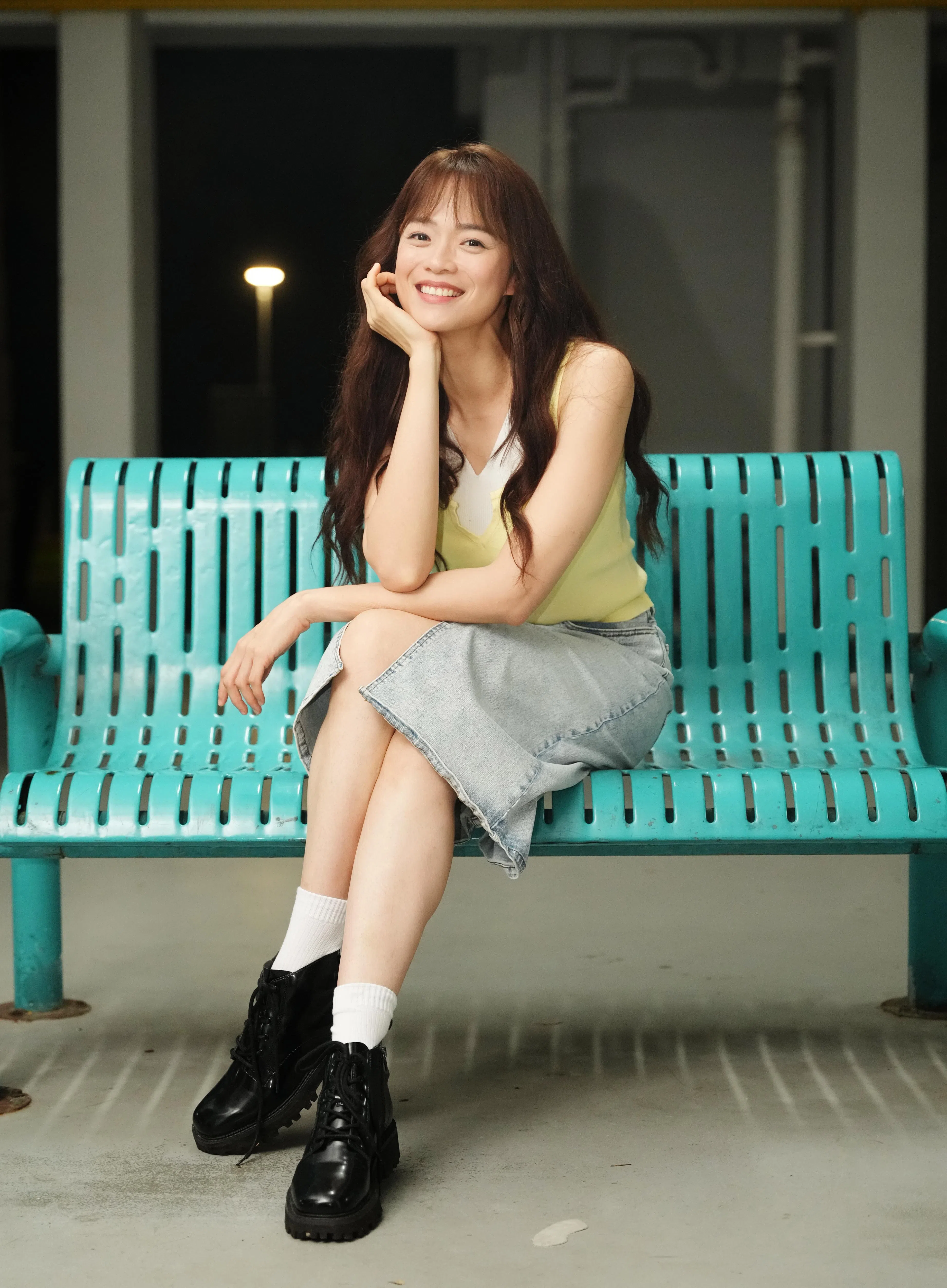 陈凤玲手臂上原本有明显晒痕，化妆师用粉底巧妙遮盖。（谢智扬摄）