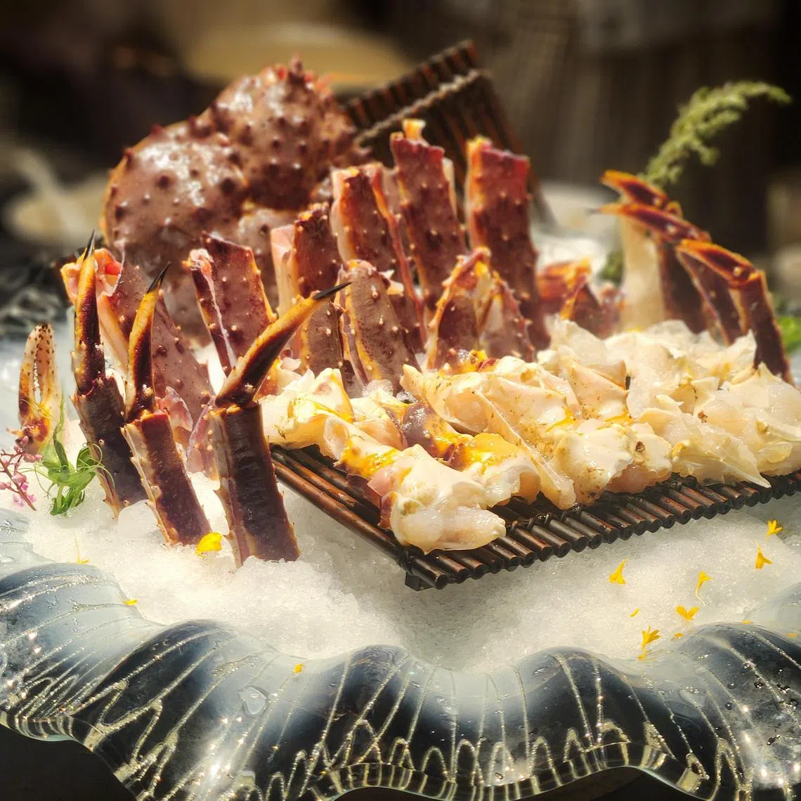 美滋锅尊鲜的阿拉斯加蟹霸气十足。（陈爱薇摄）