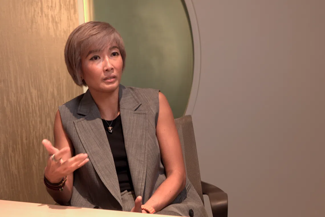 拥有丰富猎头经验的陈珮琳指，不少企业更在乎应聘者是否有在未知中航行的潜力。（视频截图）