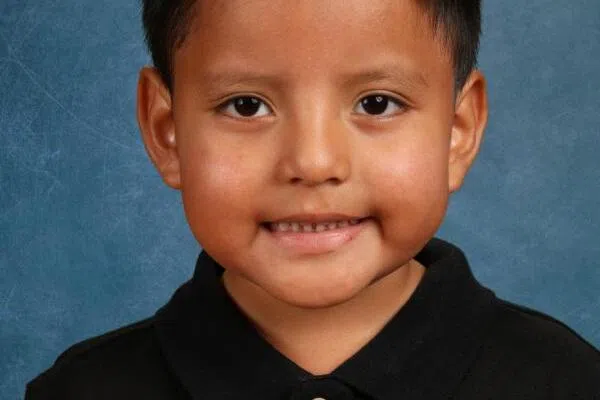 五岁的男孩利亚姆·科内霍·拉莫斯就读于哥伦比亚高地公立学校。（法新社）