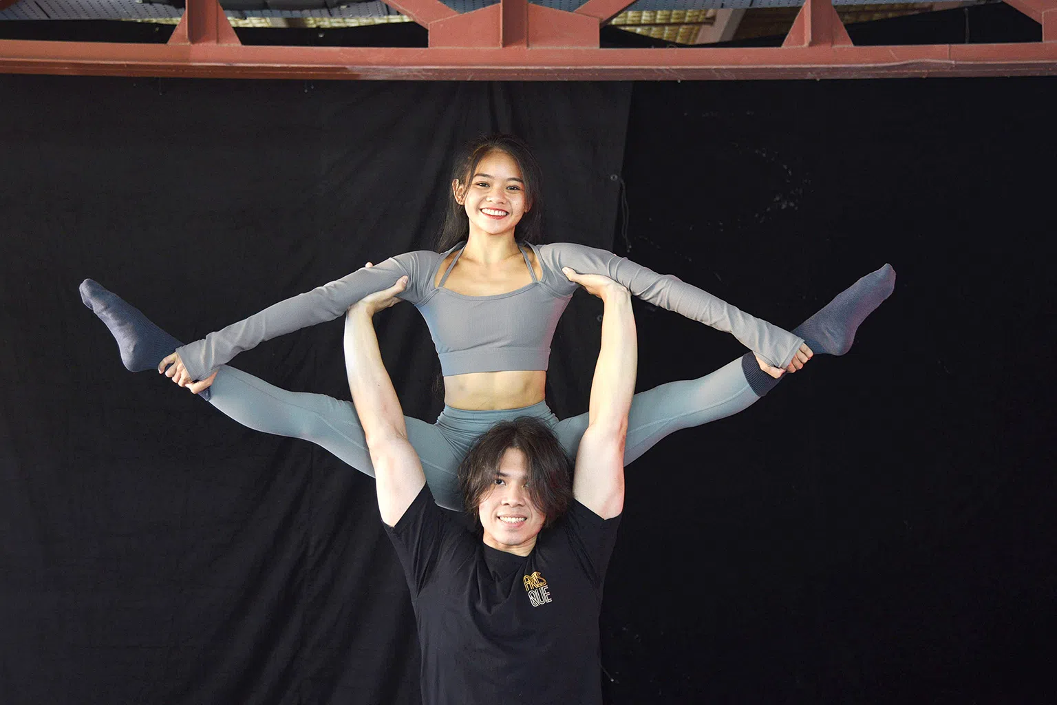 万宇恩与胡文通一同展露身手。即便面对不少挑战，她仍然想在新加坡举办演出。（图/新报业媒体）