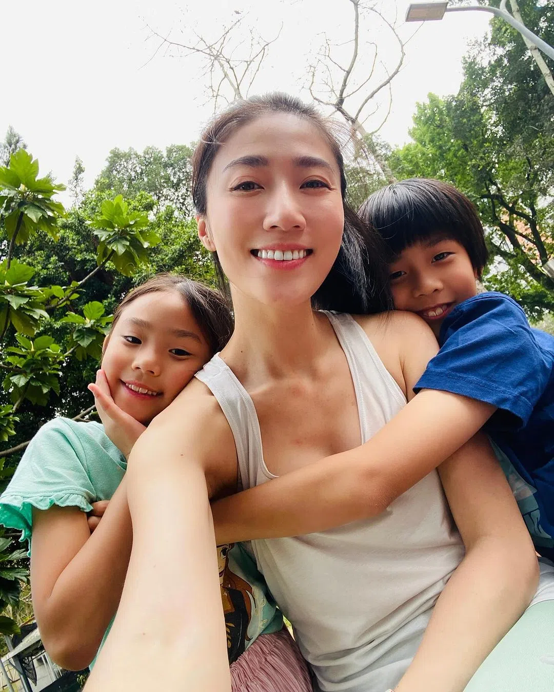 庞蕾馨的一对儿女在台北求学。（取自庞蕾馨IG）