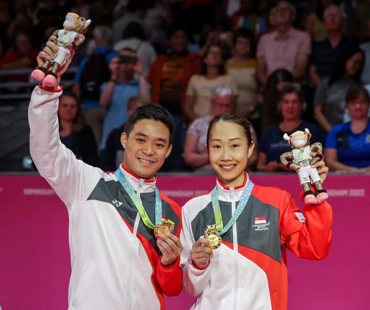 许永凯和陈薇涵在领奖台上喜上眉梢。（叶振忠摄）