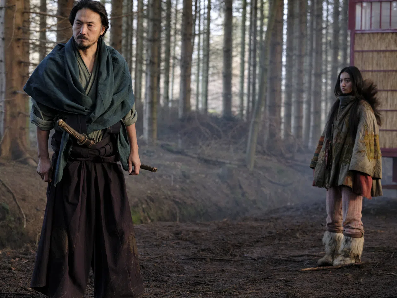 木村光希（右）和日本资深演员平岳大饰演一对父女。（邵氏机构提供）