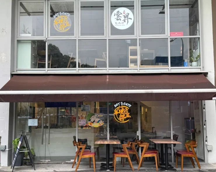 “吃三样”低调隐于阿裕尼一带一座公寓。（取自餐馆官网）