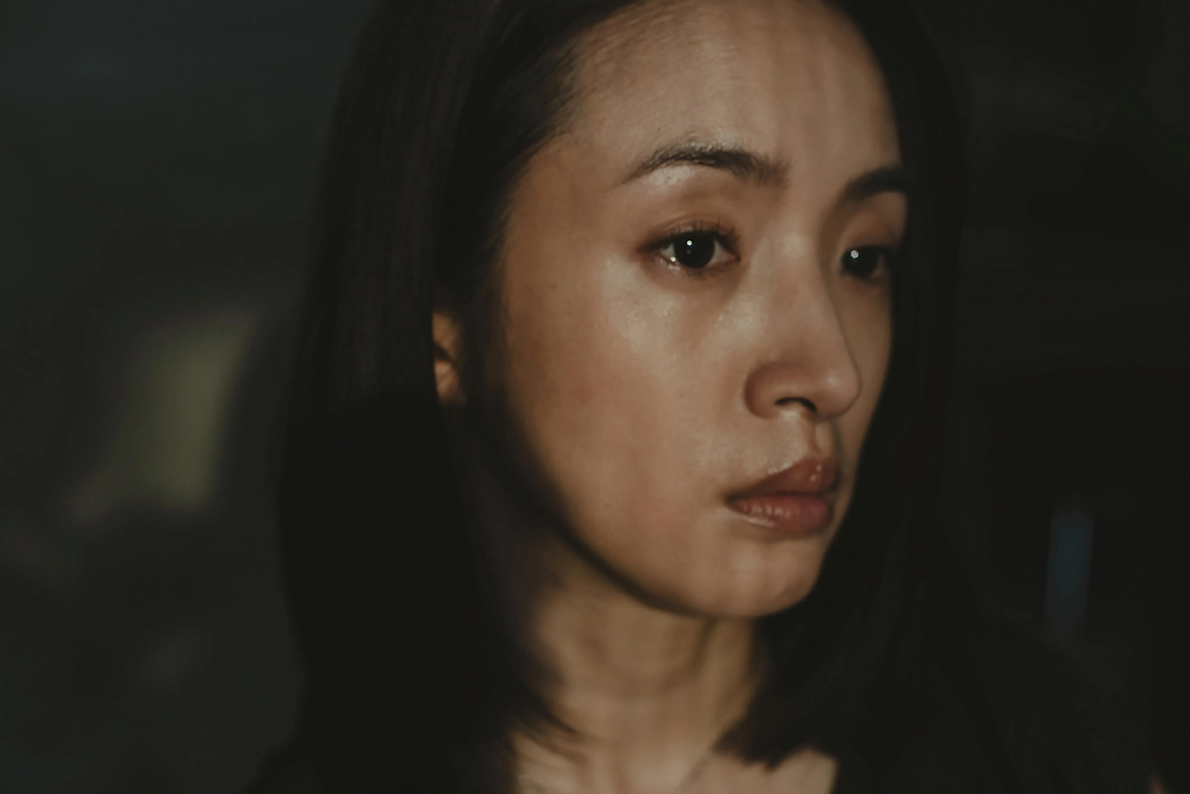 林依晨主演的《深度安静》刻画家暴之痛。（新加坡华语电影节提供）