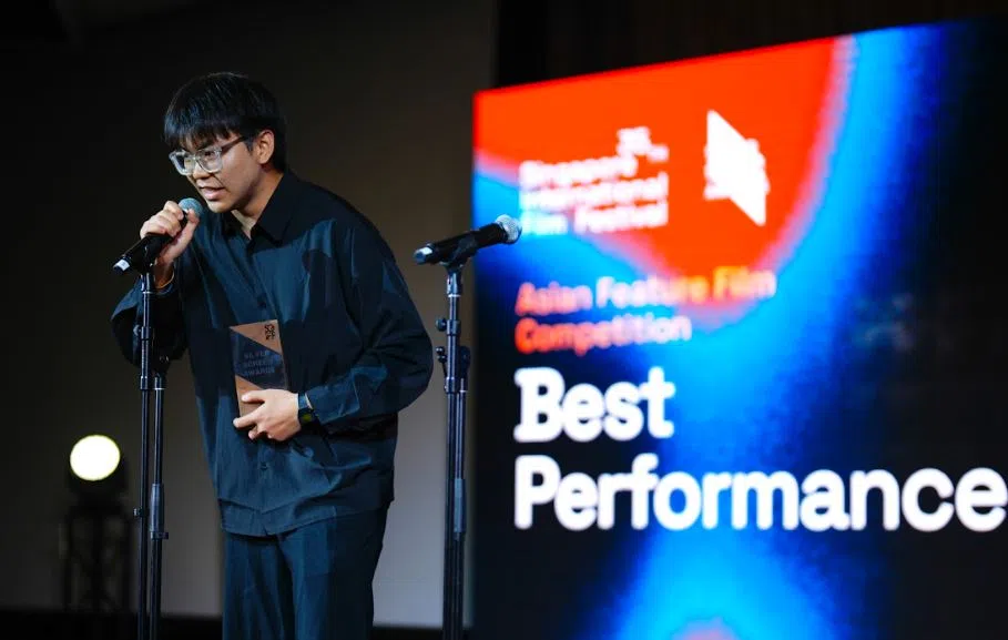 中国20岁素人演员李荣坤赢得剧情长片“最佳表演”奖。（新加坡国际电影节提供）