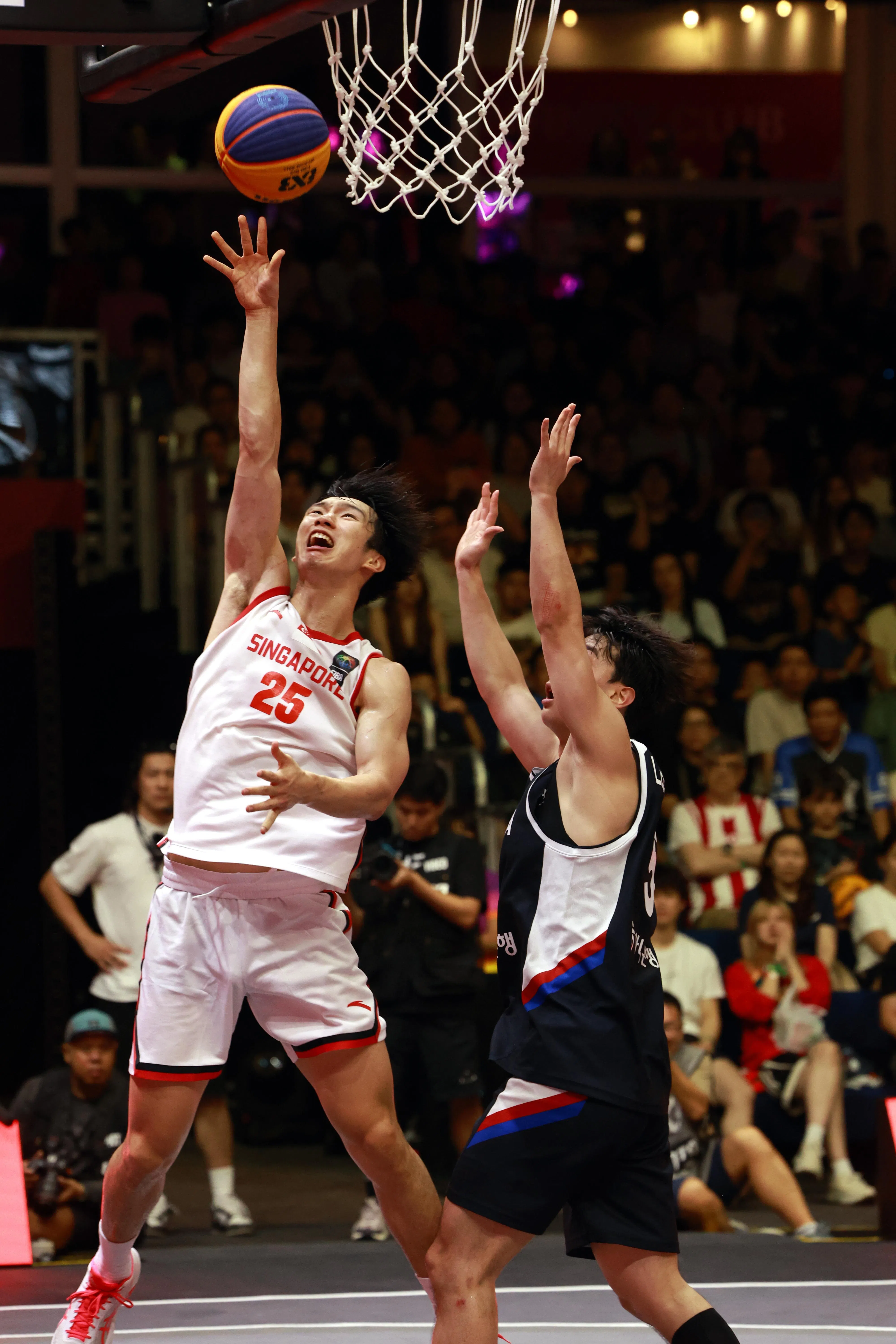 对阵韩国，我国的徐端阳（25号）砍下全队最高的七分，但无力回天。（邝启聪摄）