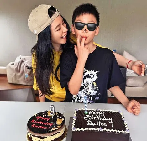 徐若瑄8月飞来新加坡为儿子Dalton庆祝9岁生日。（取自艺人Instagram）