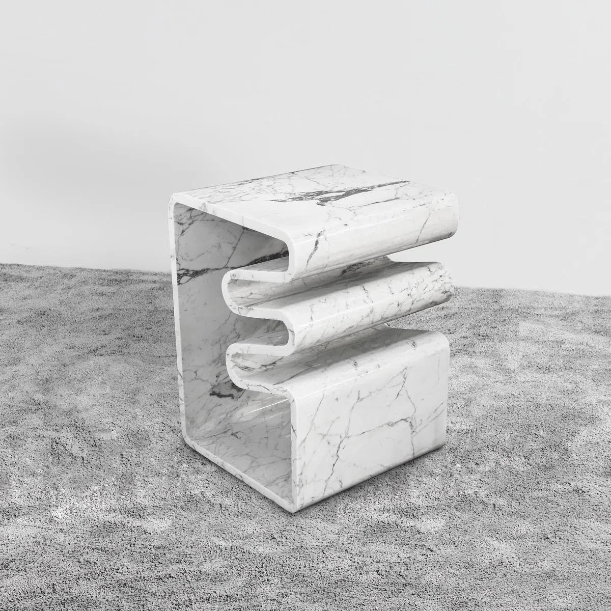 新加坡艺术家具制造商MM Galleri弧形大理石凳。（主办方提供）