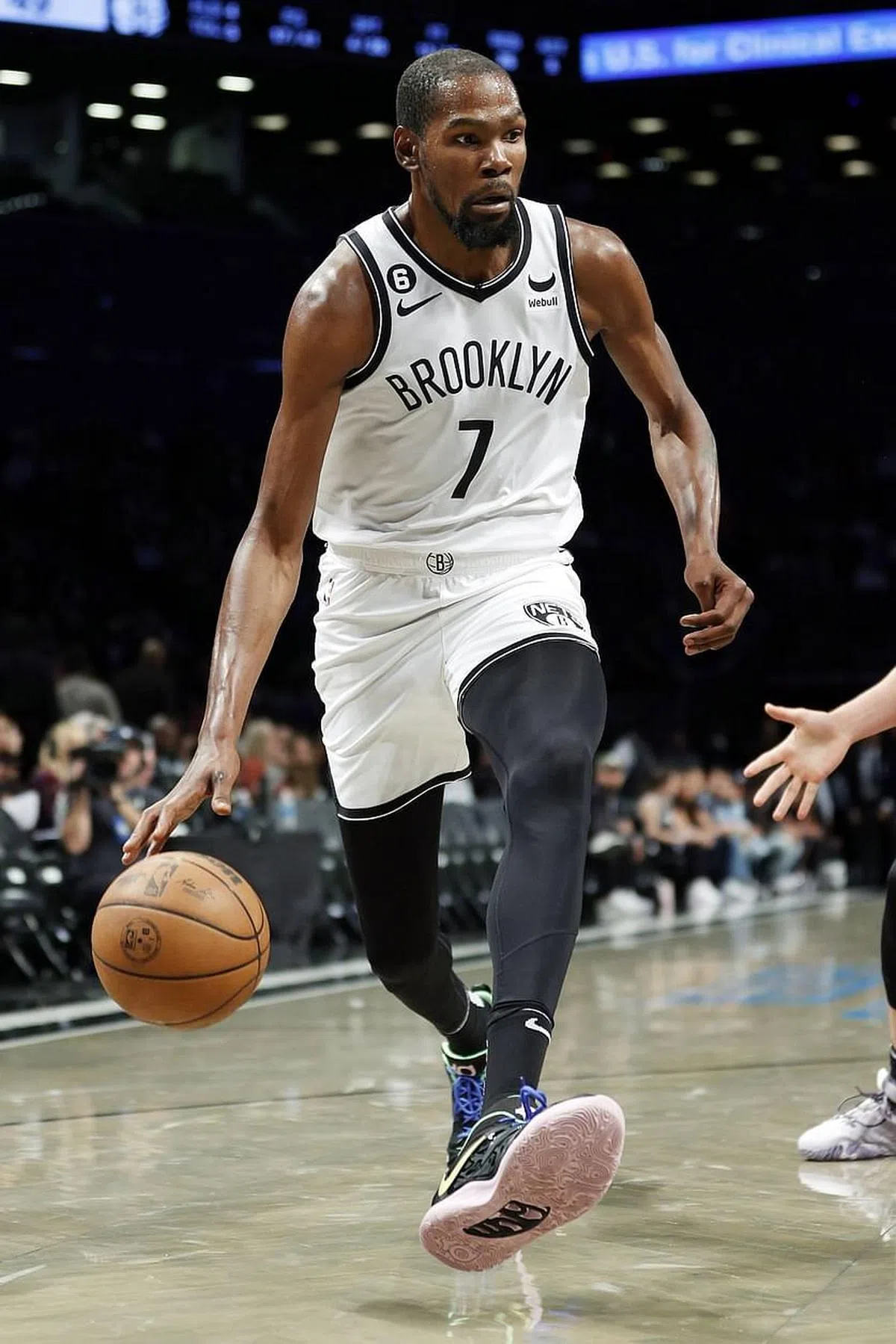 网队终于以正常方式开启赛季，杜兰特能否拥有一个完全属于他的赛季？（法新社）