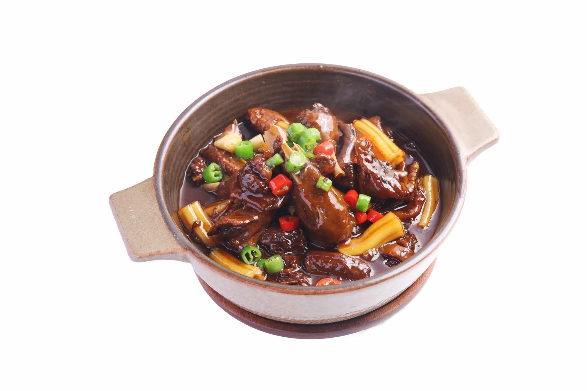 回味黑鸭煲可选不同辣度，挑战最高级别“姚克辣”，吃完即可免单。（餐馆提供）