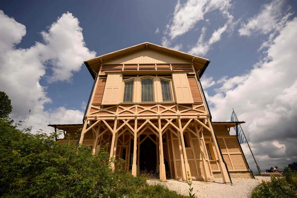 沙亨城堡是一座大型瑞士木屋风格的王室住宅。（法新社）