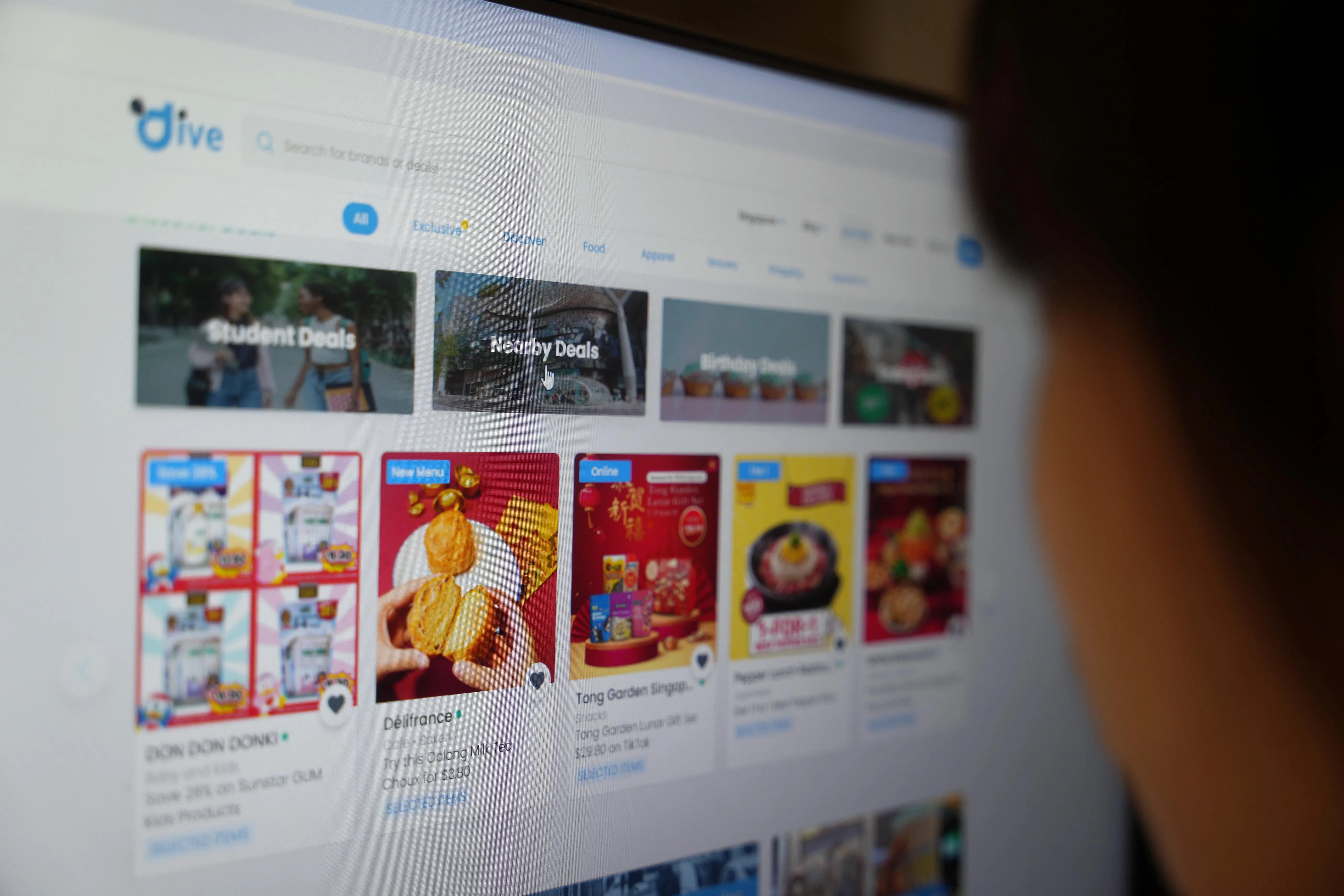 Dive Deals上有来自约2500个品牌的各种促销。（谢智扬摄）