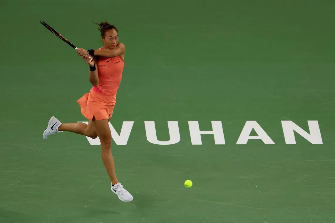 郑钦文在家乡湖北举行的武汉公开赛，成功打进女单四强。（路透社）