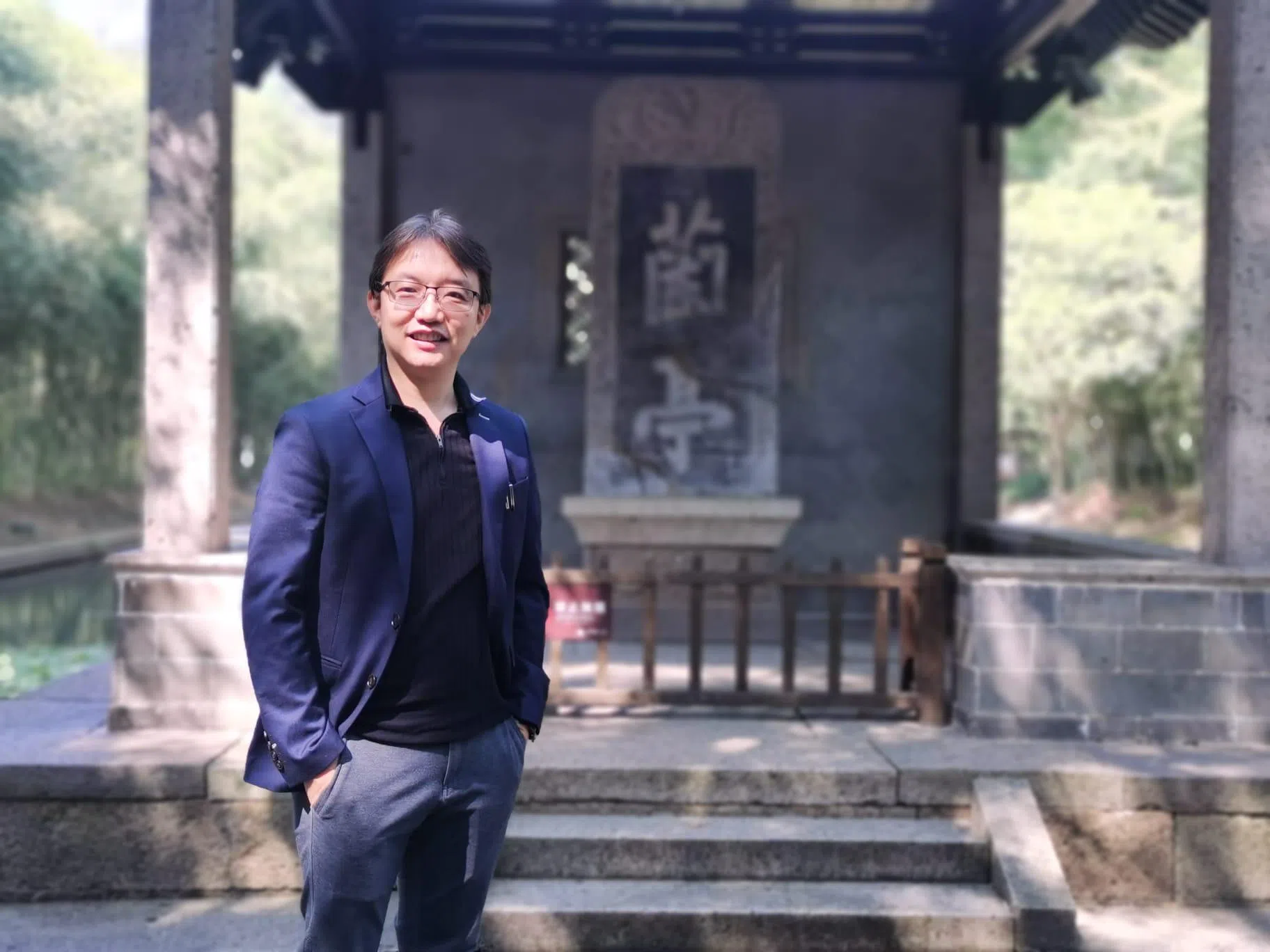 陈志锐2023年秋天参观绍兴兰亭。（陈志锐提供）