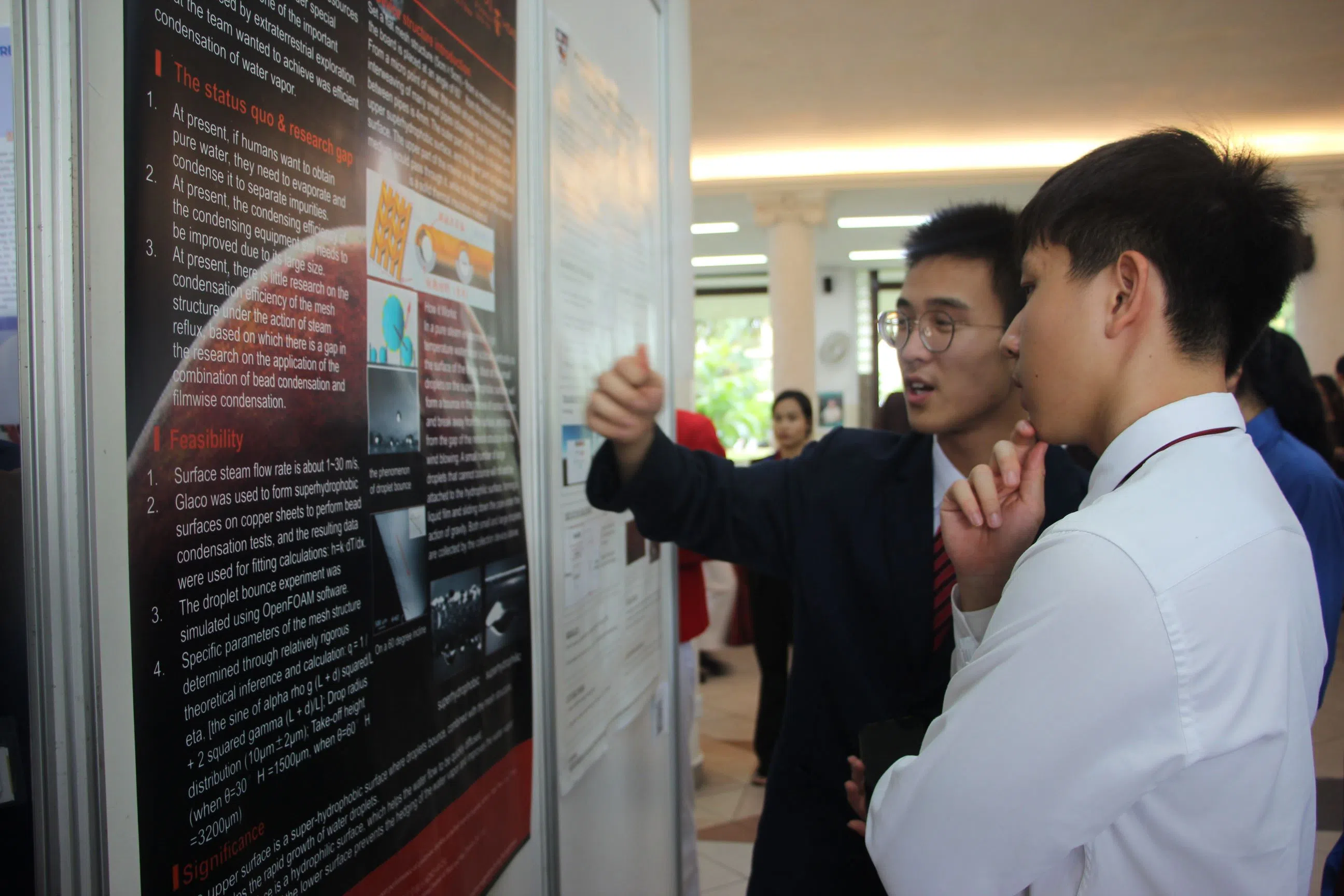 中国南方科技大学附属中学的代表热情地分享研究报告。（华侨中学提供）