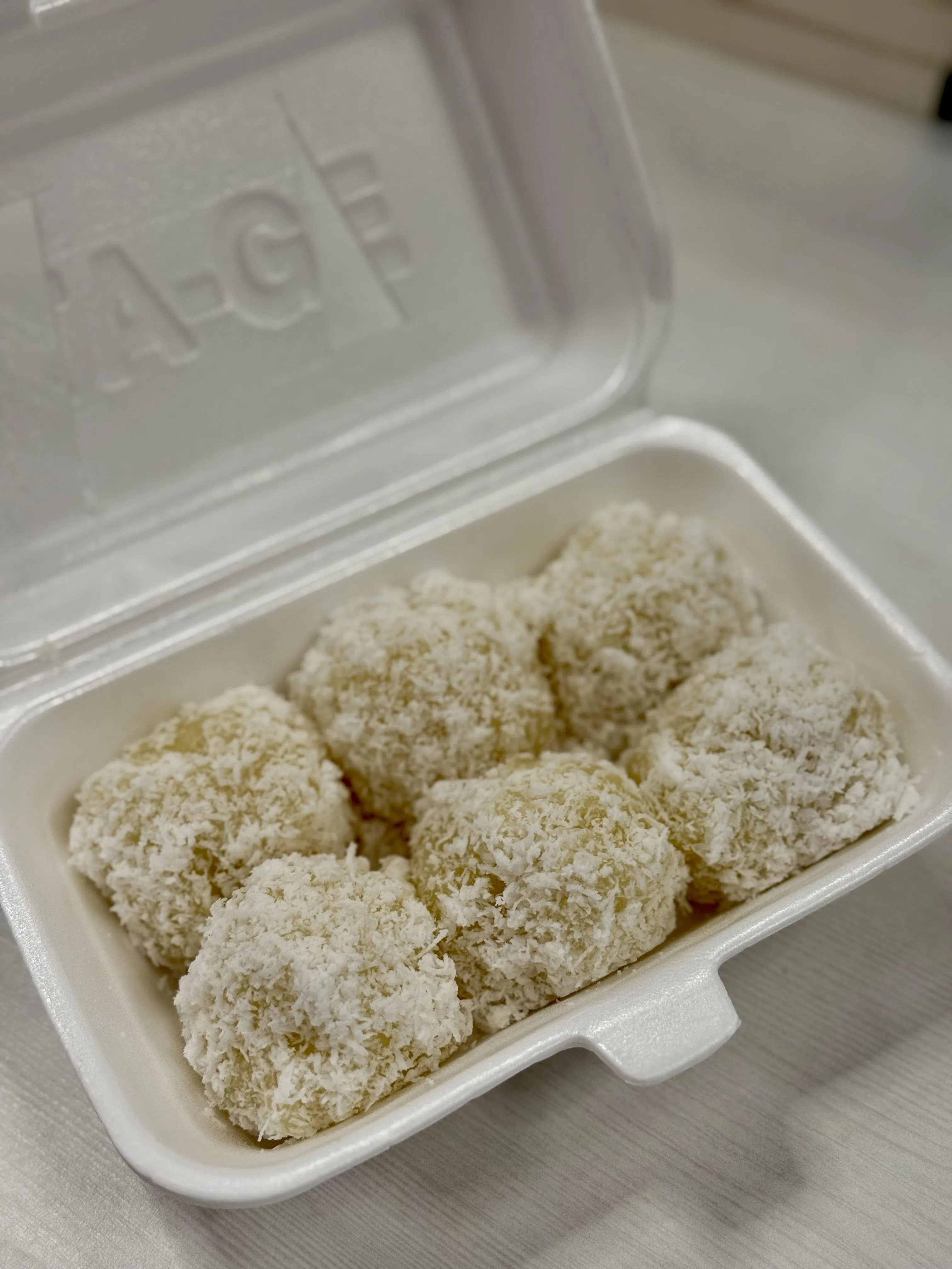 木薯糕当日现做，口感软糯绵密。（叶晓虹摄）