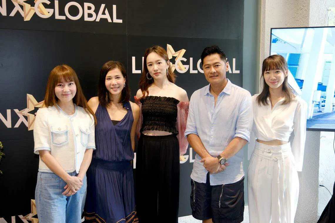 记者会由罗克敏（左一）及宋怡霏（左二）主持，陈欣淇（右一）也出席记者会。（曾坤顺摄）