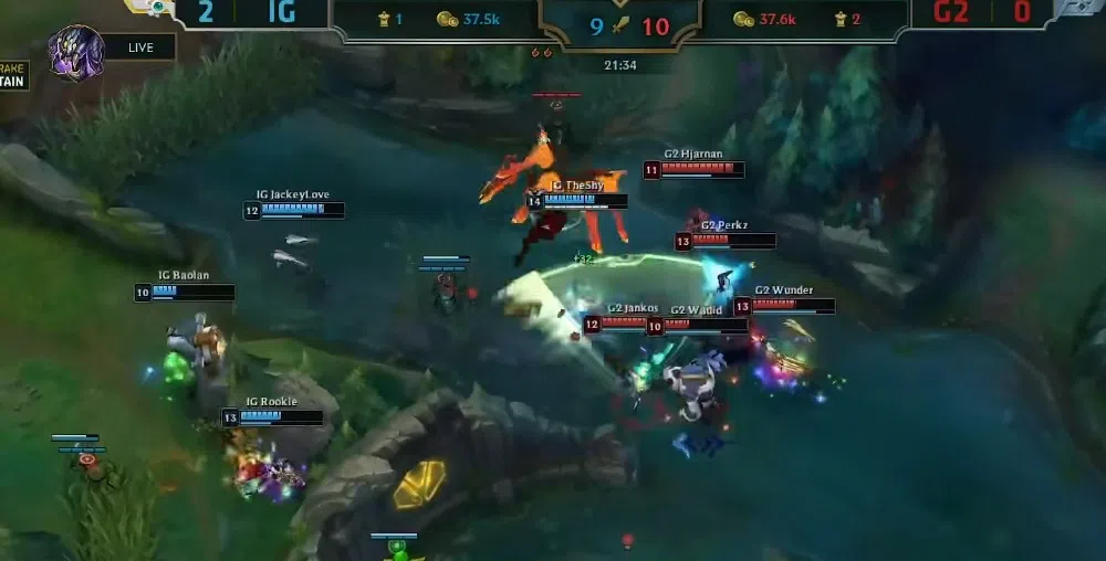 TheShy选手开着剑魔大招，在召唤师峡谷一打五。（互联网）