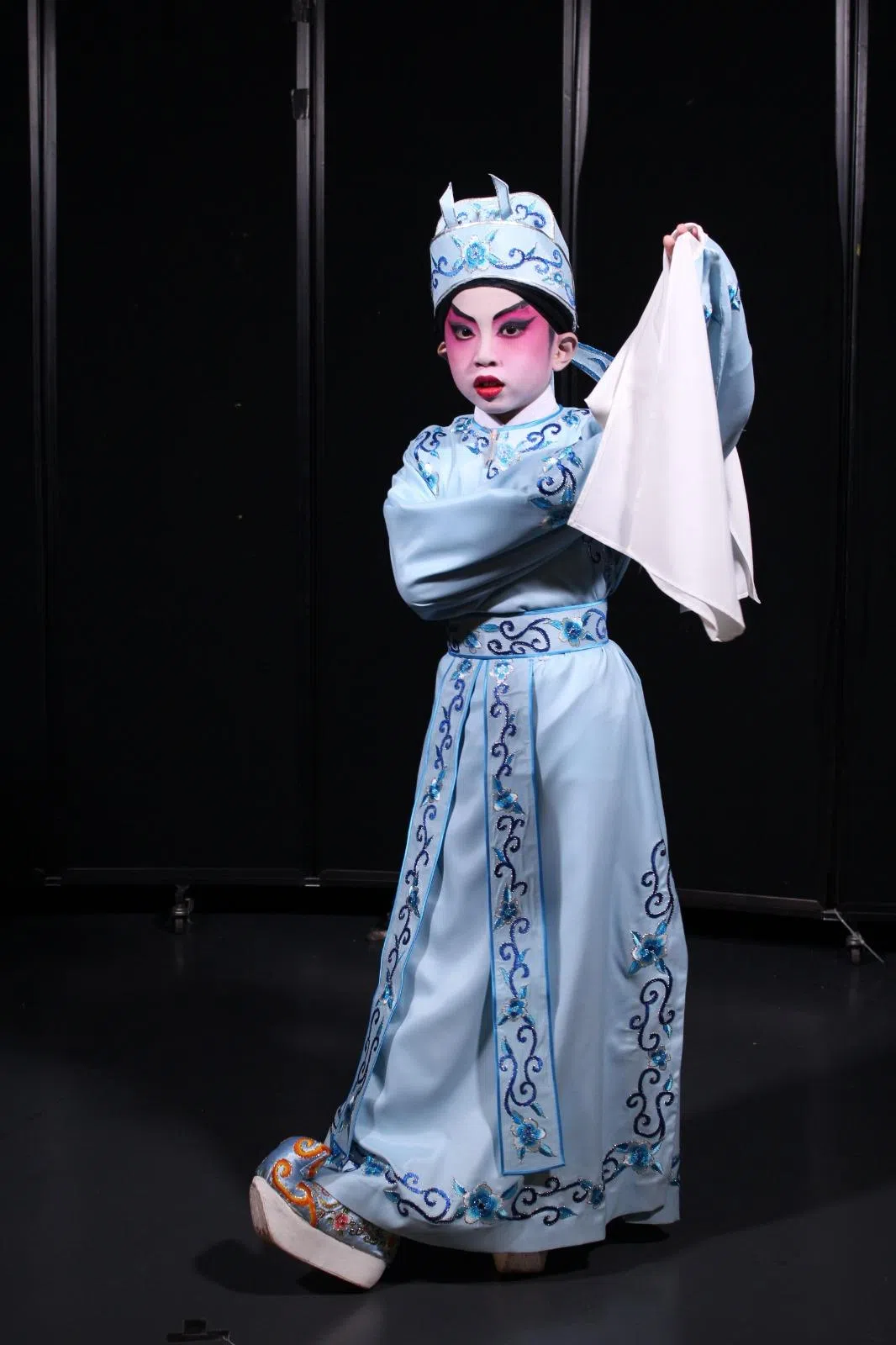 杨诺琛8岁时在《梦会太湖》中饰演范蠡。（受访者提供）