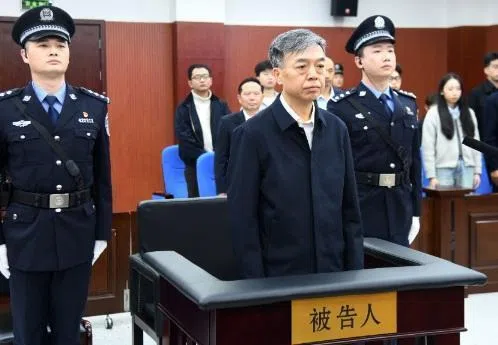 中国广电总局前副局长杨小伟涉受贿判监12年