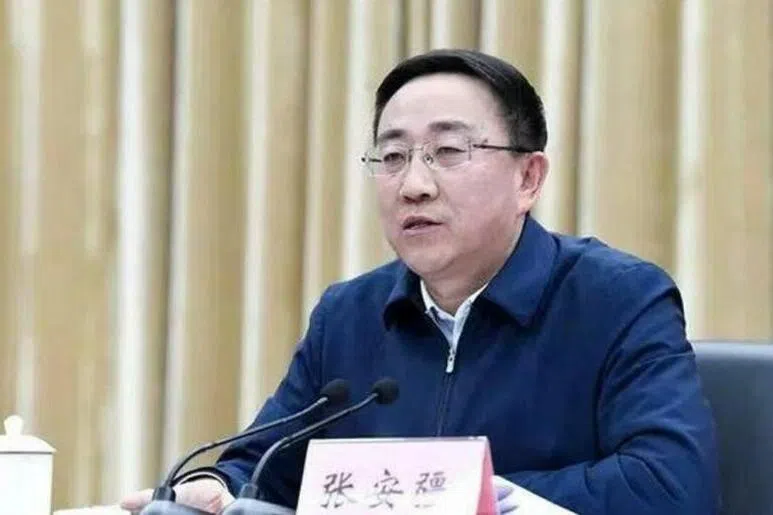 中国重庆市副市长、公安局长张安疆星期四（5月7日）因病离世，网上舆论再度掀起有关山城“刀把子”是高危岗位的讨论。