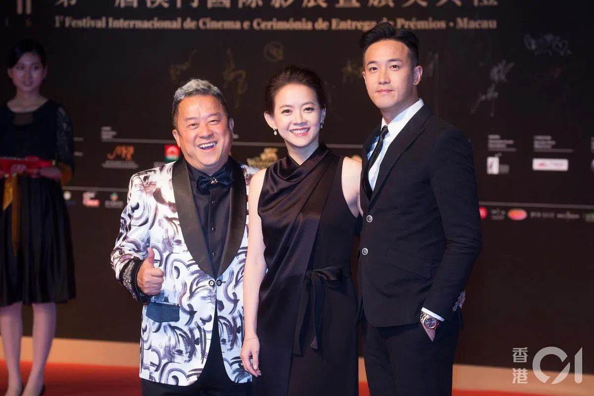 曾志伟（左起）的女儿曾宝仪、儿子曾国祥今天都已成材。（互联网）