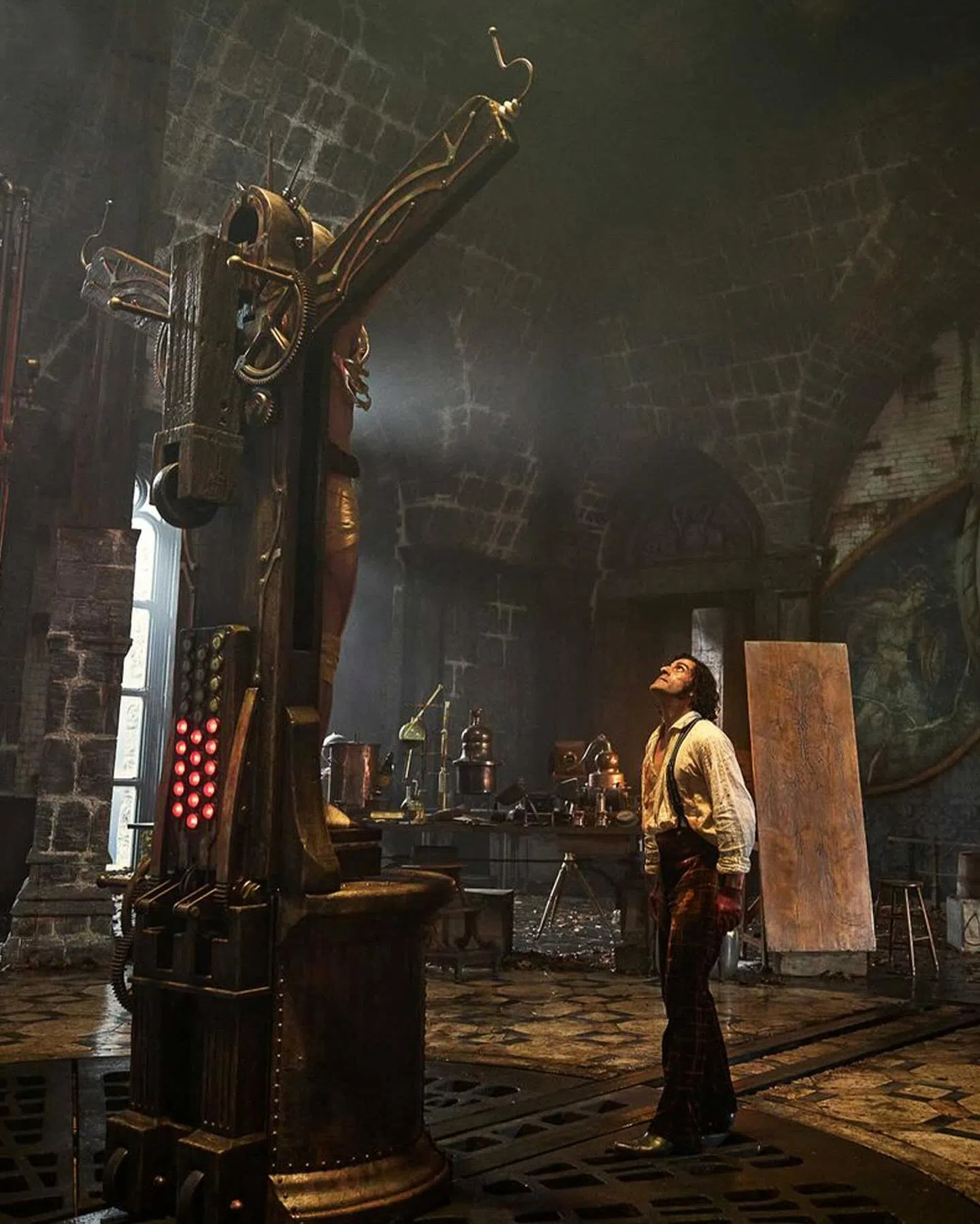 影片刻画人对造物的自负，终将走向毁灭的悲剧。（互联网）