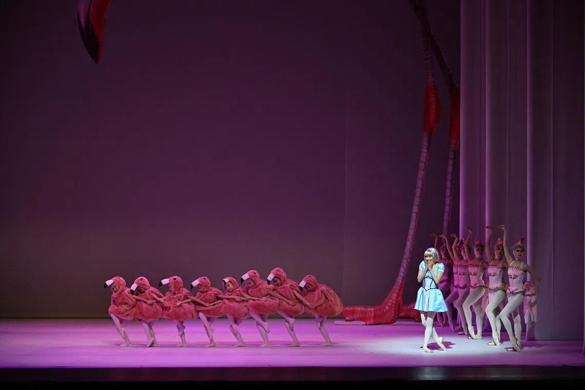 小演员的加入为演出增添了一抹童稚色彩。（滨海艺术中心提供）