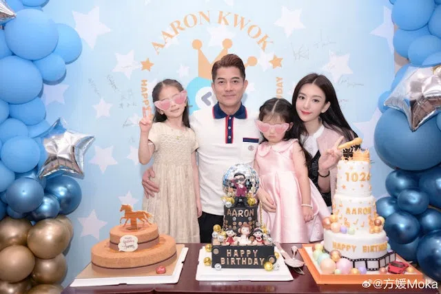 方媛（右一）如今和郭富城育有两个女儿。（取自方媛IG）