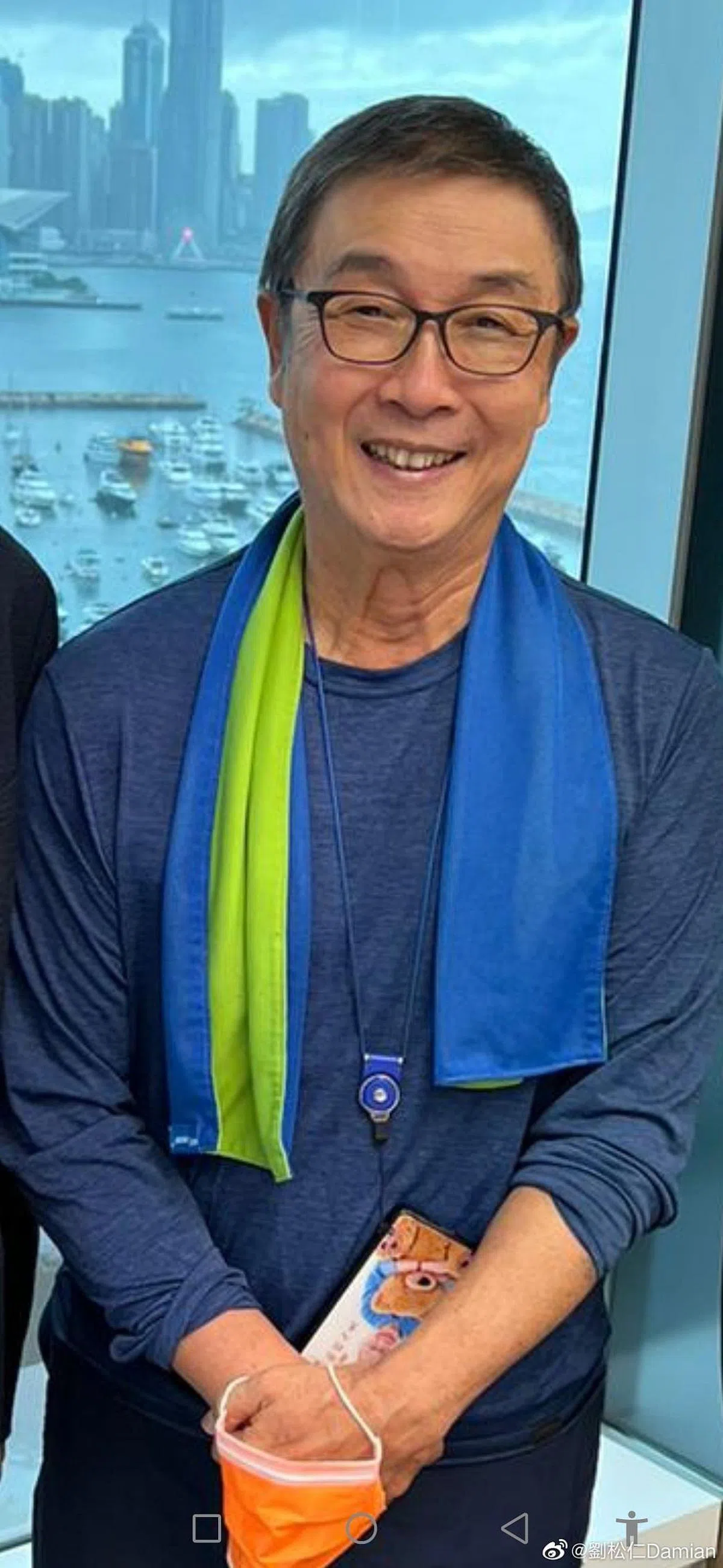 刘松仁近日在微博发文向网民问好。（取自微博）