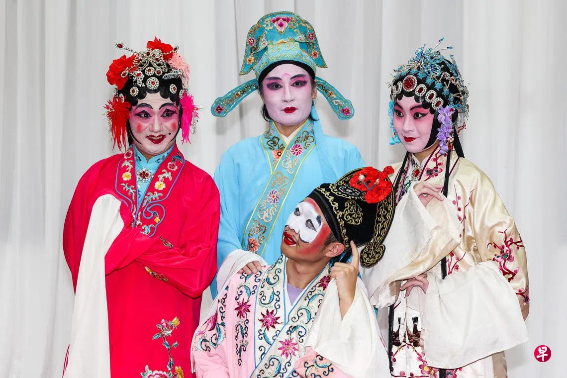 平社喜剧《凤还巢》 观众来“吃瓜” | 联合早报