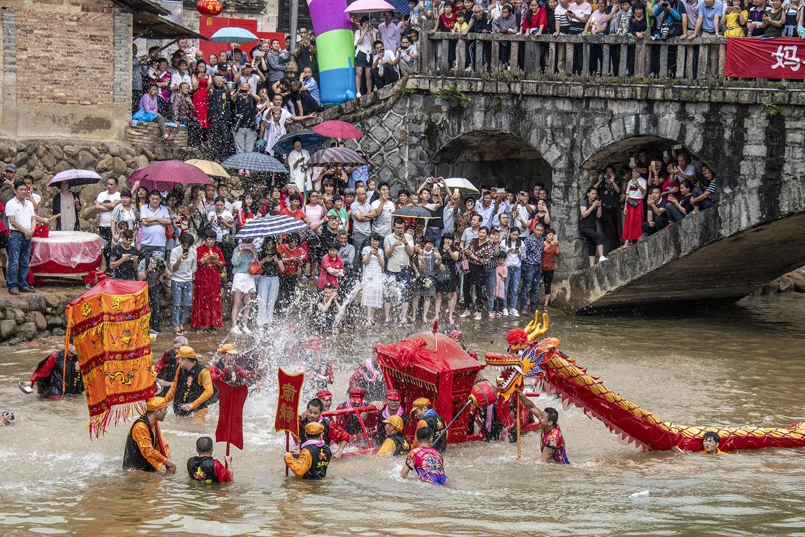 动作专题组IAAP铜奖：妈祖游行／吴琬仪（香港）（新加坡摄影学会提供）