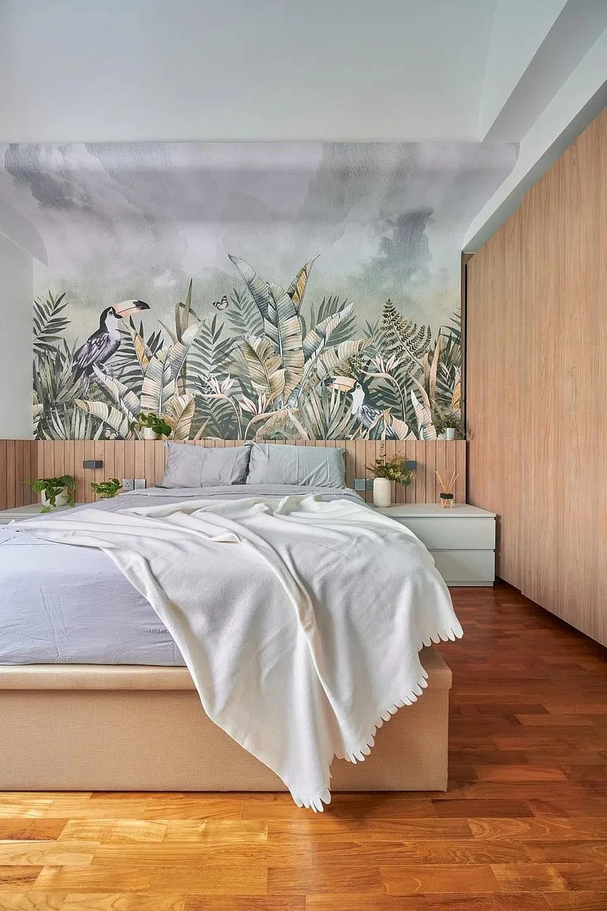 主卧室的天堂鸟图案是一大亮点。（萧文杰提供图片）