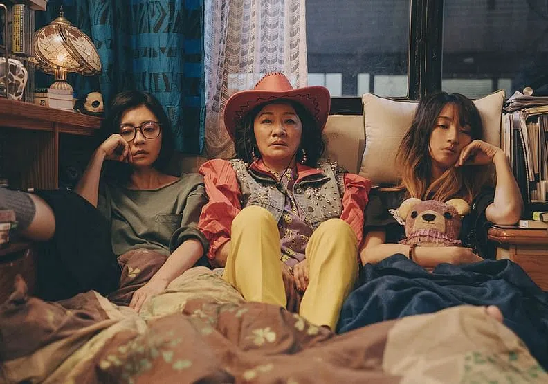 贾静雯（左起）、比莉和柯佳嬿主演温馨喜剧《妈，别闹了》。