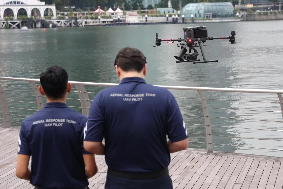 跨年夜当天，警方将在滨海湾一带部署多台无人机，协助当局掌握现场情况。（郑一鸣摄）