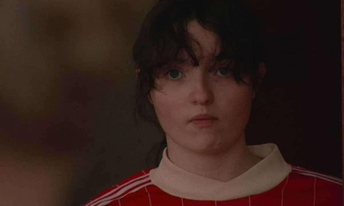 露西哈利迪饰演在学校遭受冤屈的女同志学生。（黄金戏院提供）