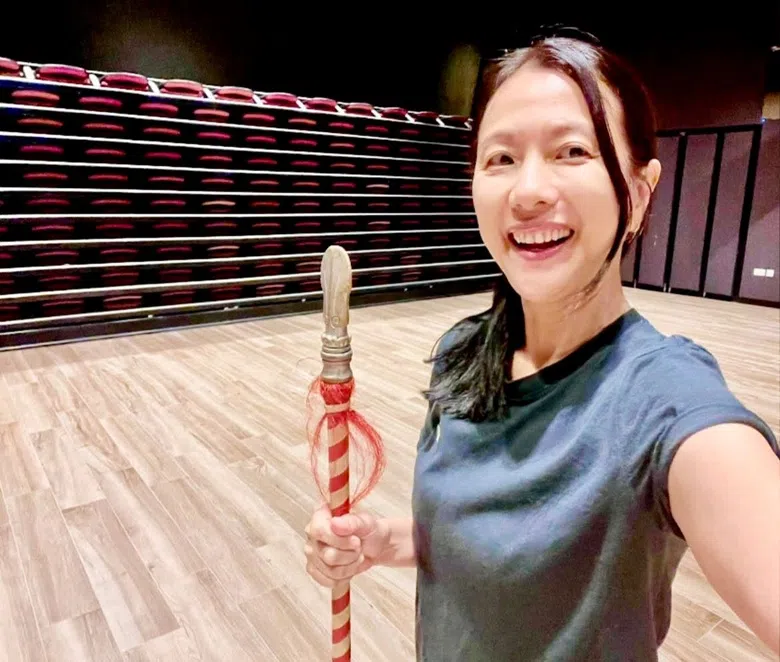 易凌在音乐剧中除了唱歌跳舞，还有武打的部分。（易凌提供）