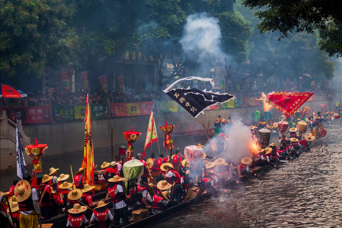 旌旗招展。（猎德）（蔡光发摄）