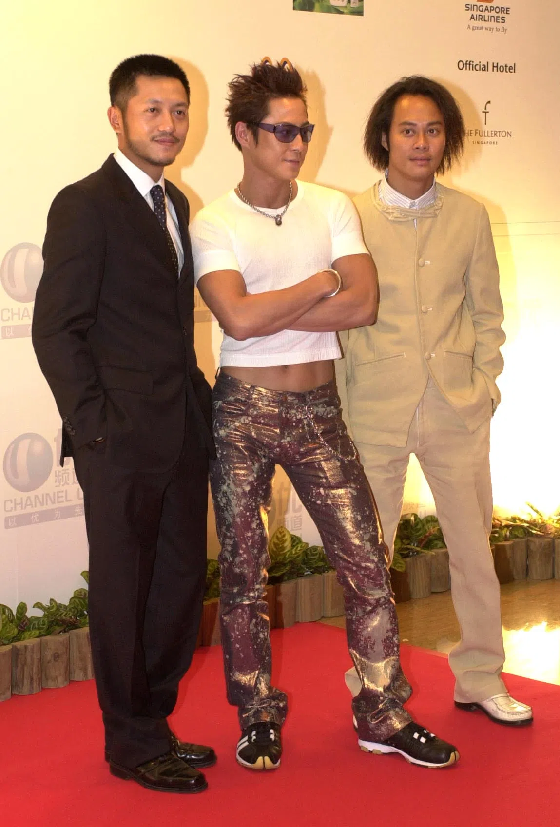 草蜢在新加坡办过无数次演唱会，但参加新加坡电视台开幕则仅有一次。这是他们在2001年参加报业传讯优频道启播大典时所摄。（档案照）