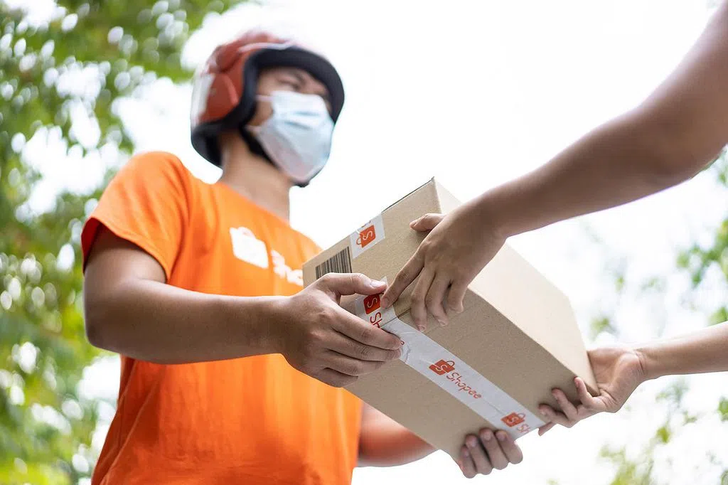 电商快递群英 高效递送包裹与温情 | 联合早报