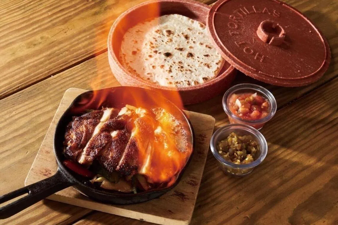 墨西哥薄饼搭配软嫩多汁的鸡腿肉。（餐馆提供）